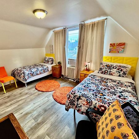 Private Room With Two Twin Beds Air Conditioning And Shared Bathrooms Located Near Seatac Airport And Downtown Seattle Exterior photo
