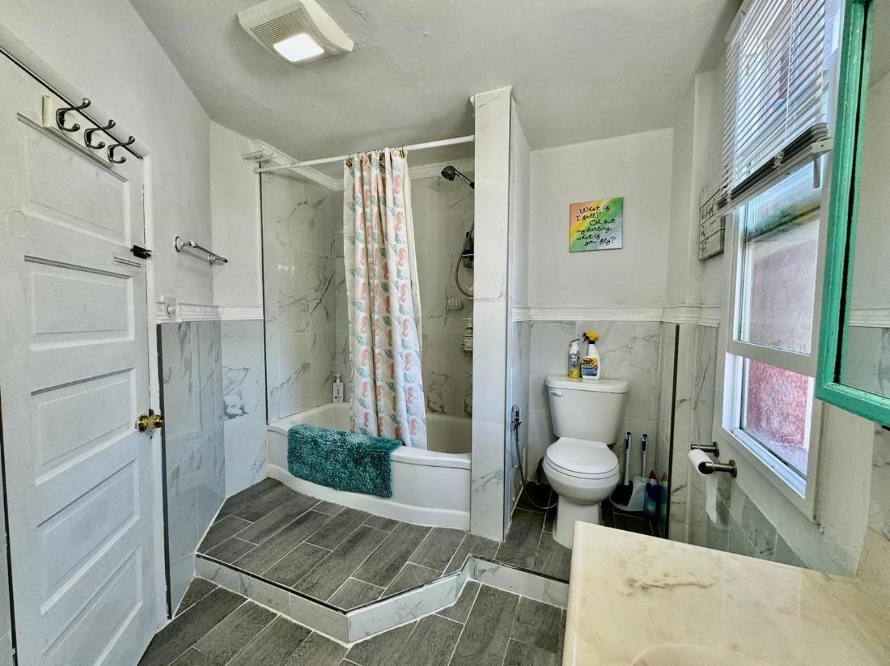 Private Room With Two Twin Beds Air Conditioning And Shared Bathrooms Located Near Seatac Airport And Downtown Seattle Exterior photo