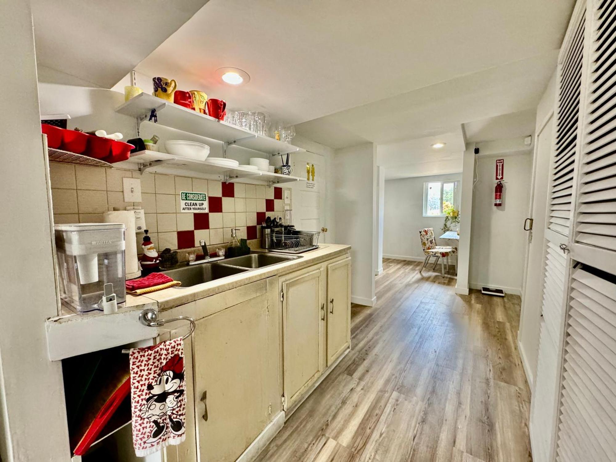 Private Room With Two Twin Beds Air Conditioning And Shared Bathrooms Located Near Seatac Airport And Downtown Seattle Exterior photo