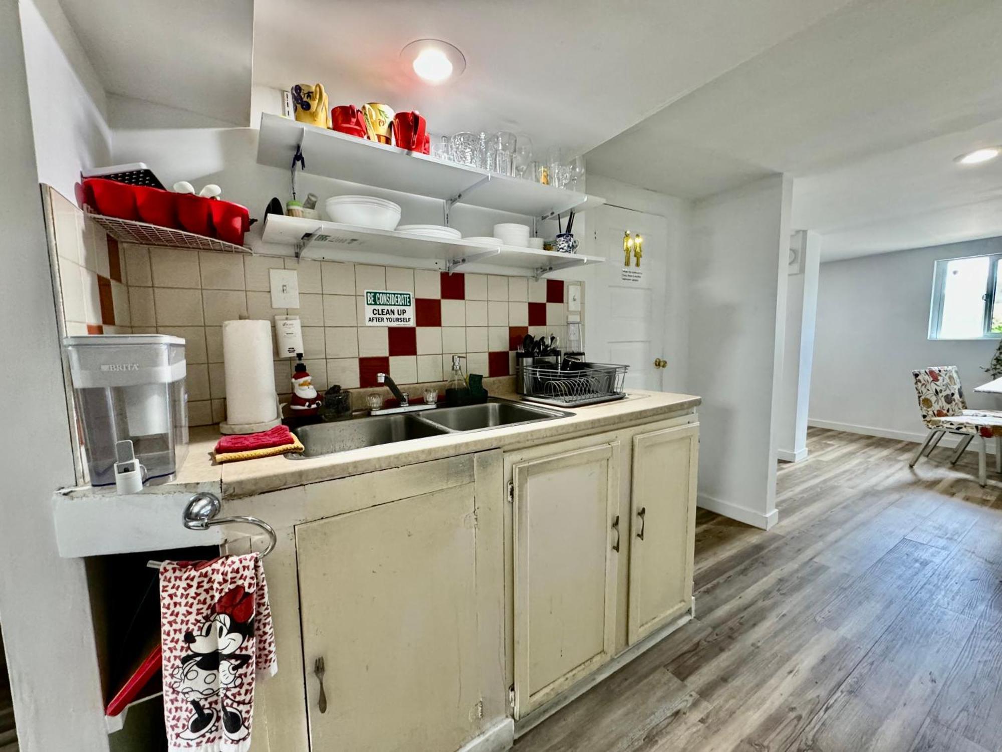Private Room With Two Twin Beds Air Conditioning And Shared Bathrooms Located Near Seatac Airport And Downtown Seattle Exterior photo