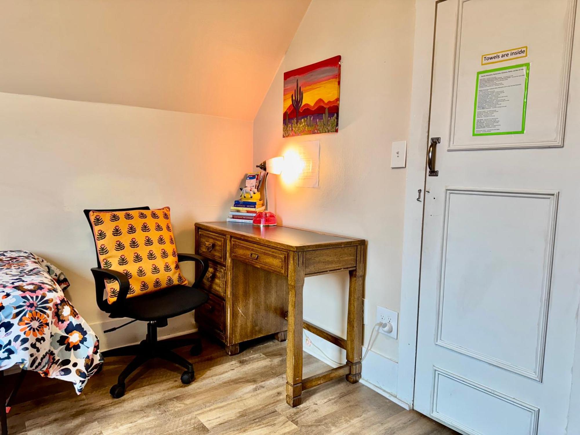 Private Room With Two Twin Beds Air Conditioning And Shared Bathrooms Located Near Seatac Airport And Downtown Seattle Exterior photo