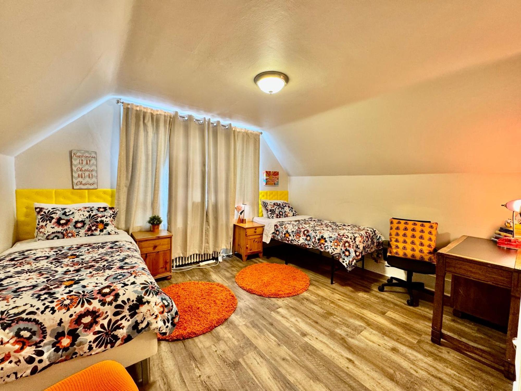 Private Room With Two Twin Beds Air Conditioning And Shared Bathrooms Located Near Seatac Airport And Downtown Seattle Exterior photo