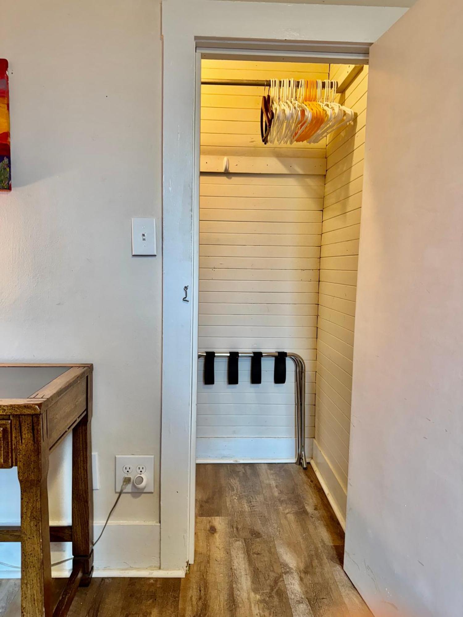Private Room With Two Twin Beds Air Conditioning And Shared Bathrooms Located Near Seatac Airport And Downtown Seattle Exterior photo