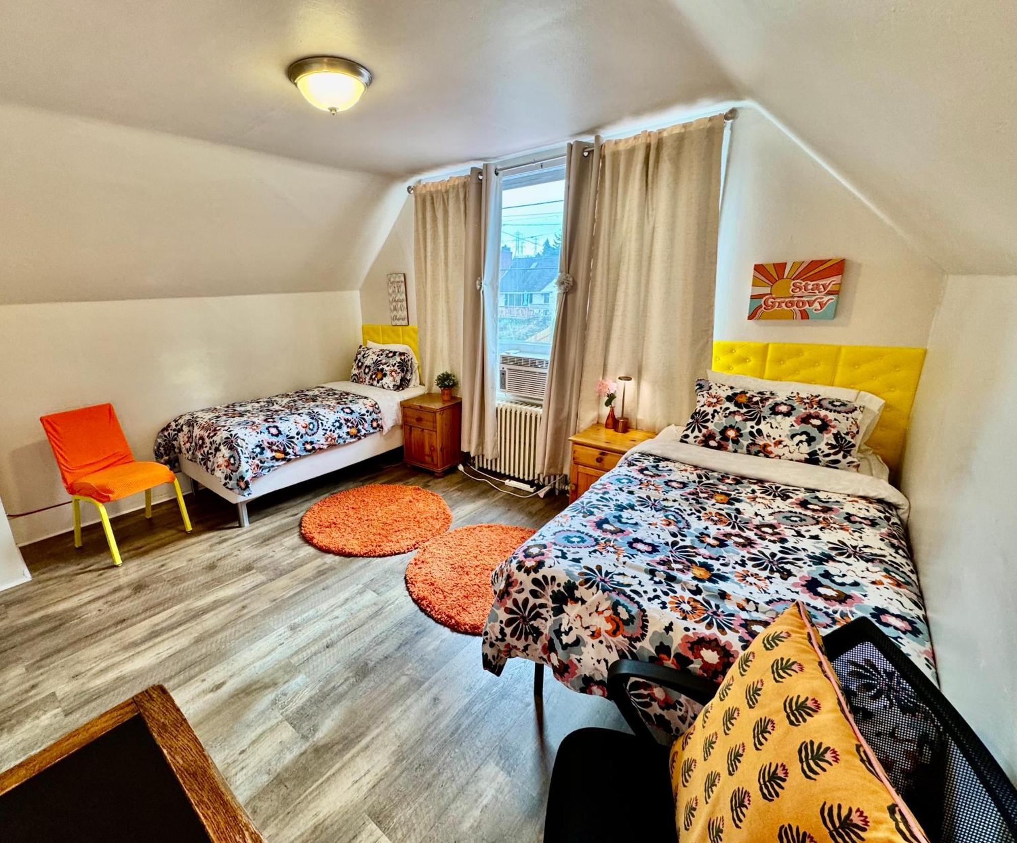 Private Room With Two Twin Beds Air Conditioning And Shared Bathrooms Located Near Seatac Airport And Downtown Seattle Exterior photo