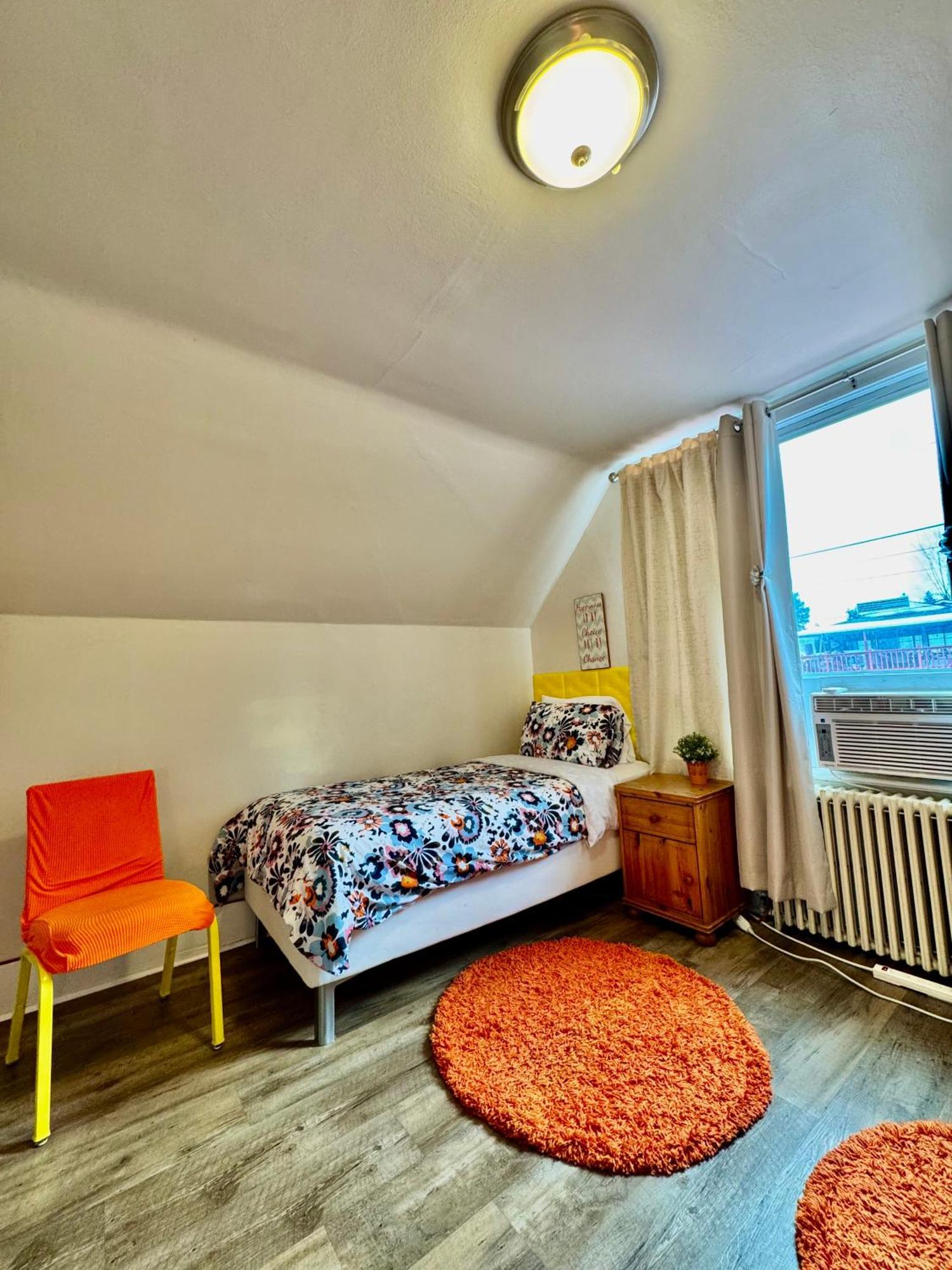 Private Room With Two Twin Beds Air Conditioning And Shared Bathrooms Located Near Seatac Airport And Downtown Seattle Exterior photo