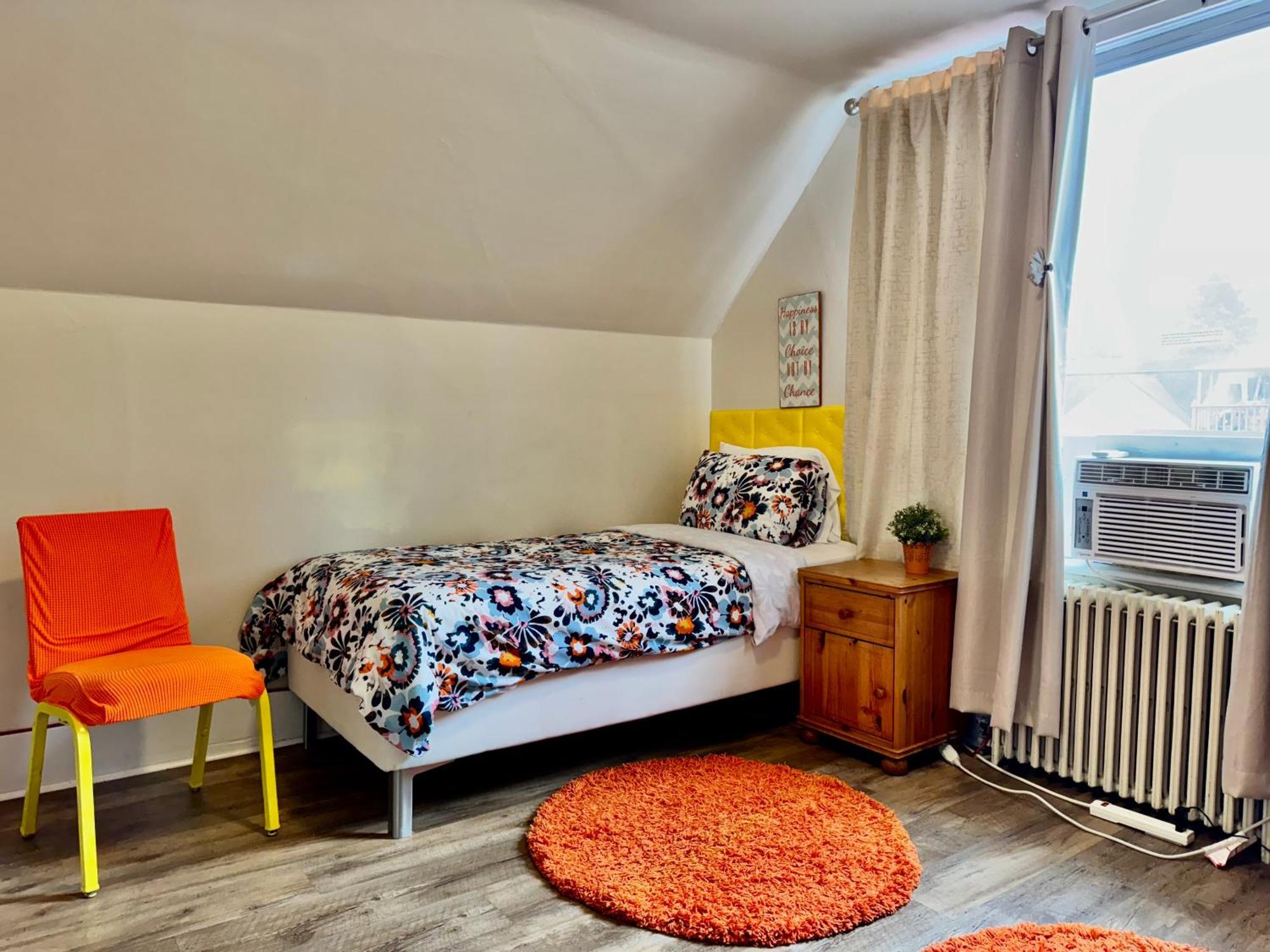 Private Room With Two Twin Beds Air Conditioning And Shared Bathrooms Located Near Seatac Airport And Downtown Seattle Exterior photo