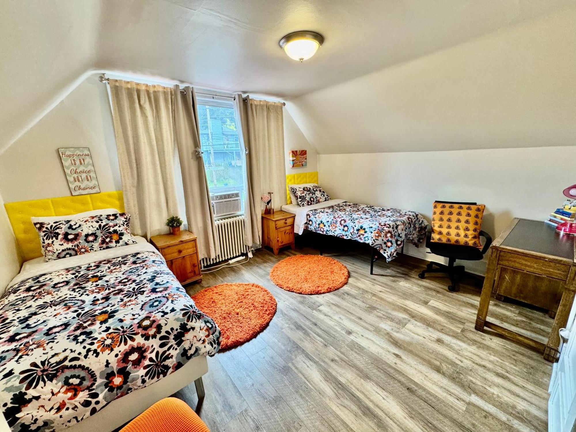 Private Room With Two Twin Beds Air Conditioning And Shared Bathrooms Located Near Seatac Airport And Downtown Seattle Exterior photo