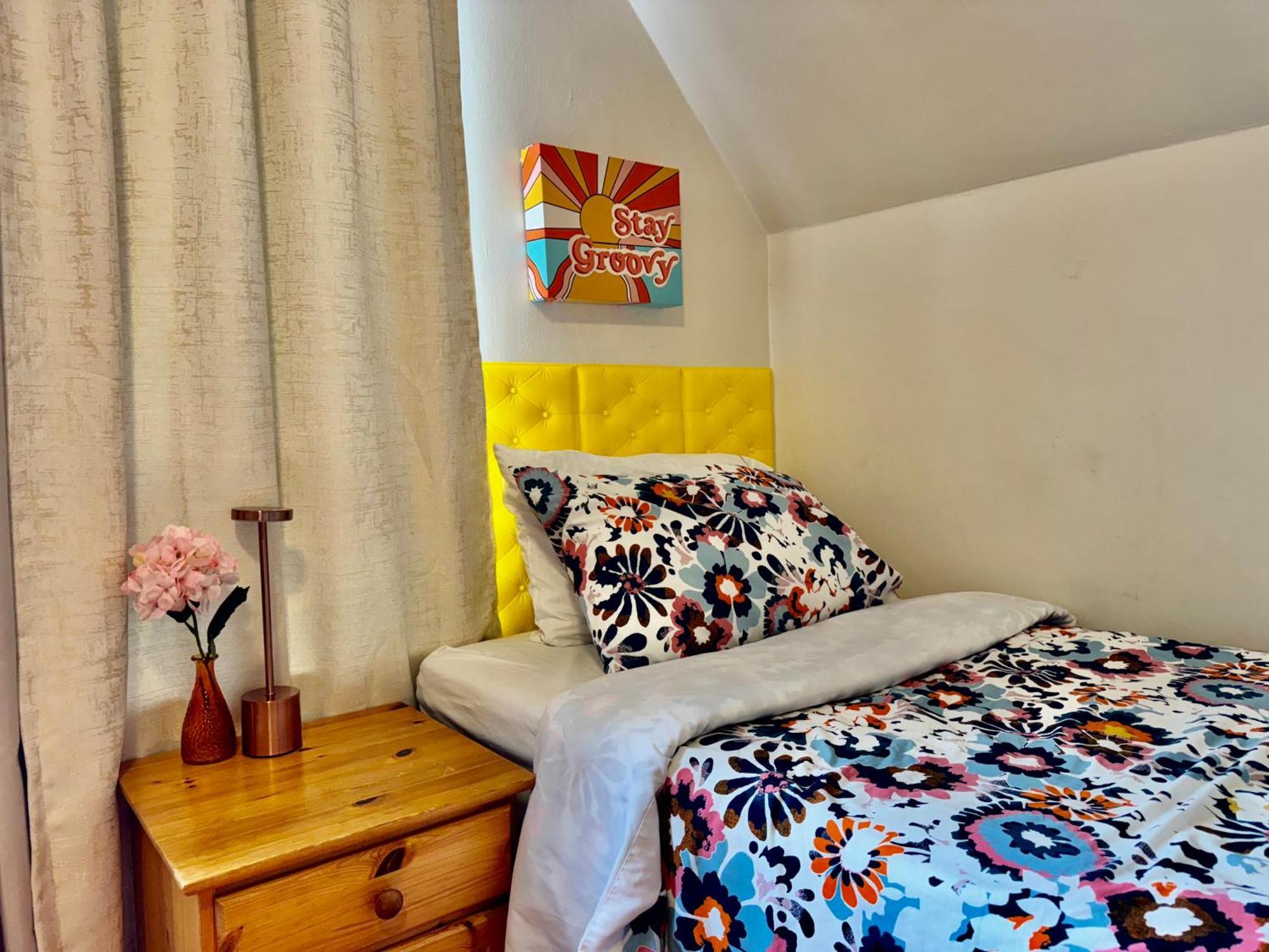 Private Room With Two Twin Beds Air Conditioning And Shared Bathrooms Located Near Seatac Airport And Downtown Seattle Exterior photo